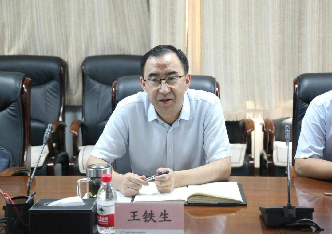 王一彤 