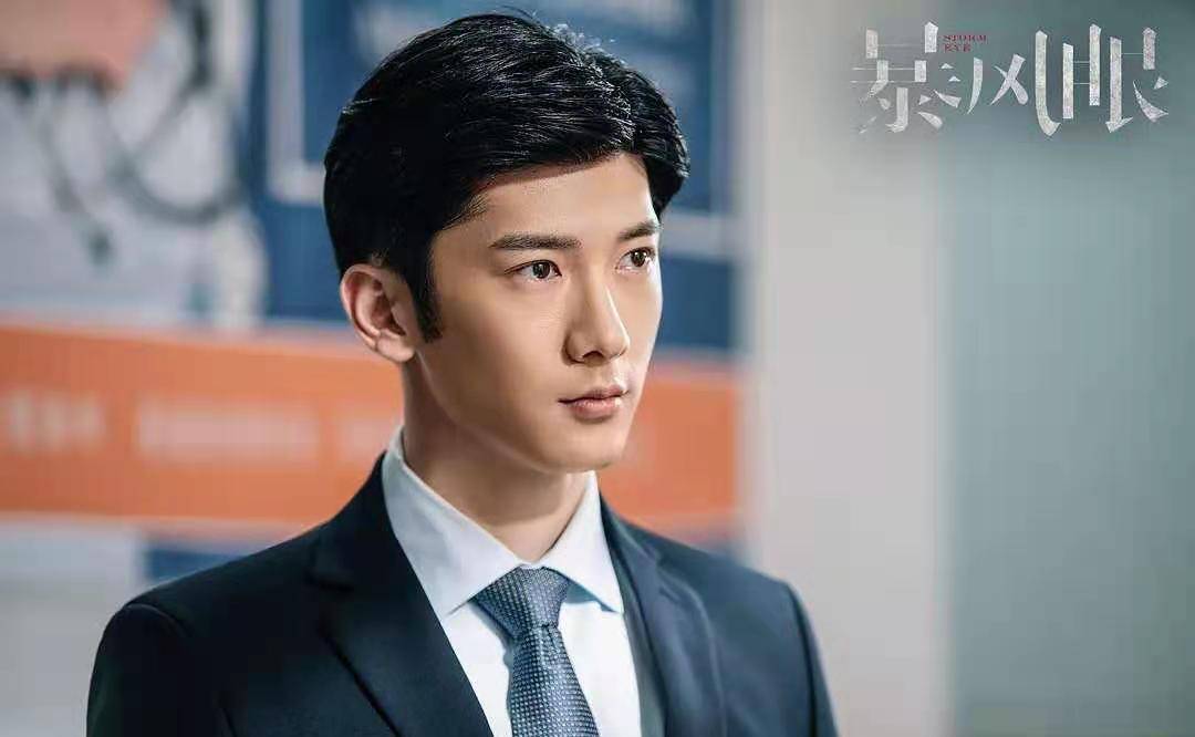 《暴风眼》程雷身份曝光,苗露被绑架,杜猛下线,苗家姐妹实惨_苗霏