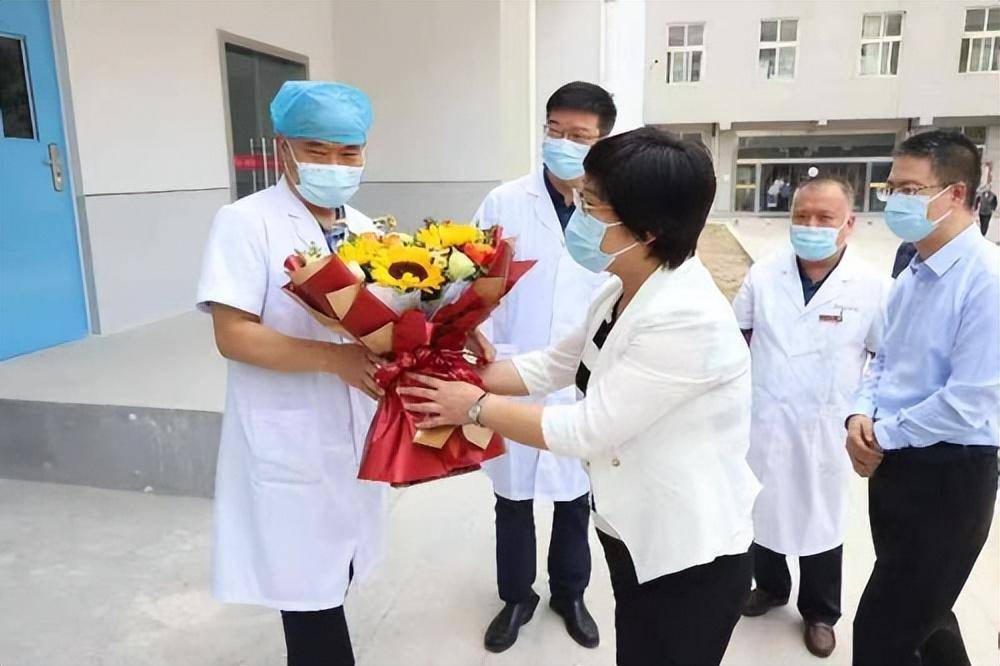 扶风县委书记王丽看望慰问县人民医院pcr实验室一线医务工作者_防控