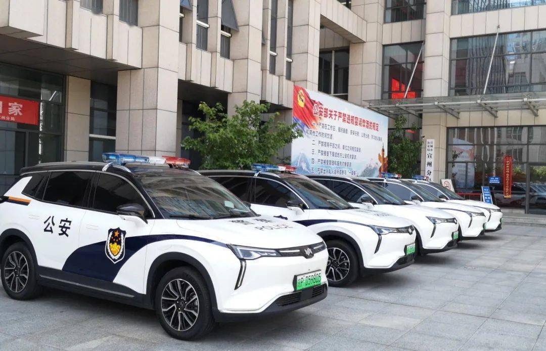 交车,傍晚时统一充电……这是巢湖市苏湾镇实行的新型公务出行模式