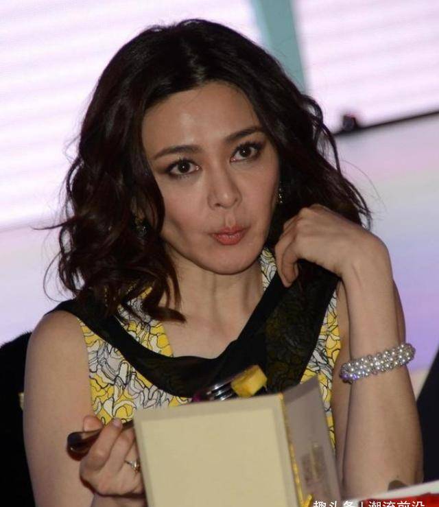 关之琳真该认老了!