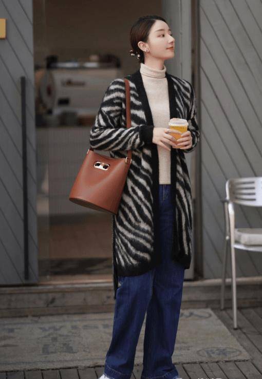 今年流行的"针织衫"太好搭,配牛仔裤,阔腿裤,让你美得不像话