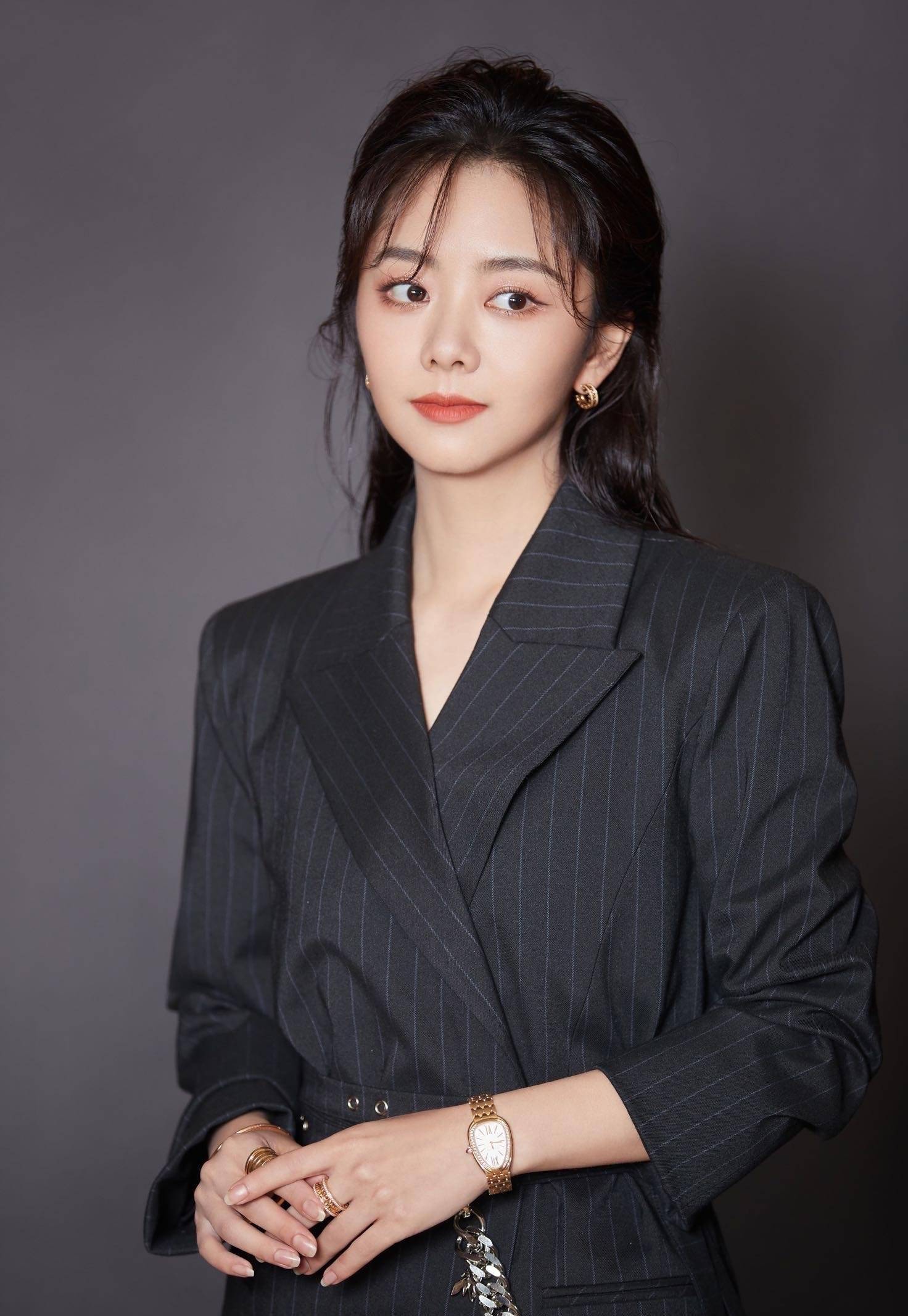 谭松韵:我不适合穿西装!