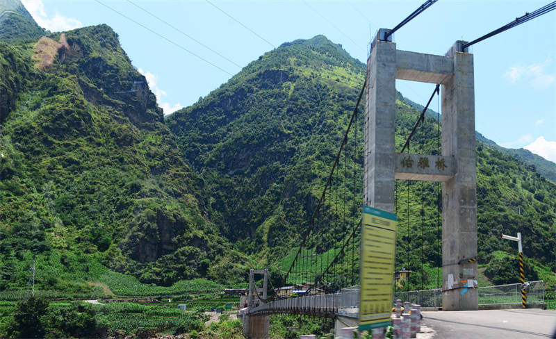 走进怒江大峡谷_隧道_地方_罗村