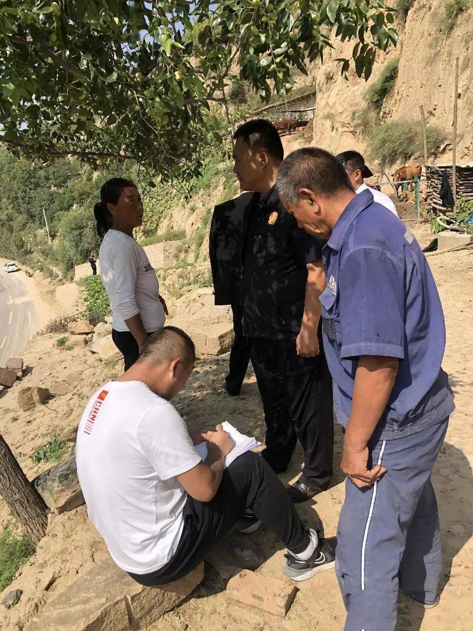 邻里因牛羊圈起冲突,榆林清涧法院现场执行解纠纷