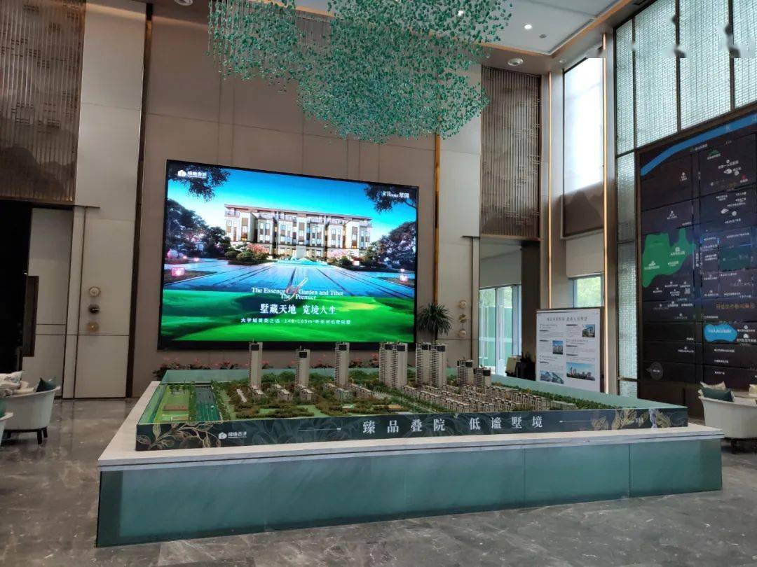 欠钱不还!镇江高端盘又被拉横幅维权,小区至今无法交付_绿地_业主_项目