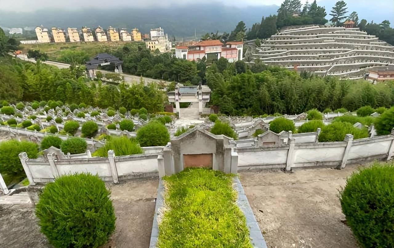 屏边烈士陵园:这个18岁就牺牲在战场的孩子是谁_曹辉_坦克_父亲