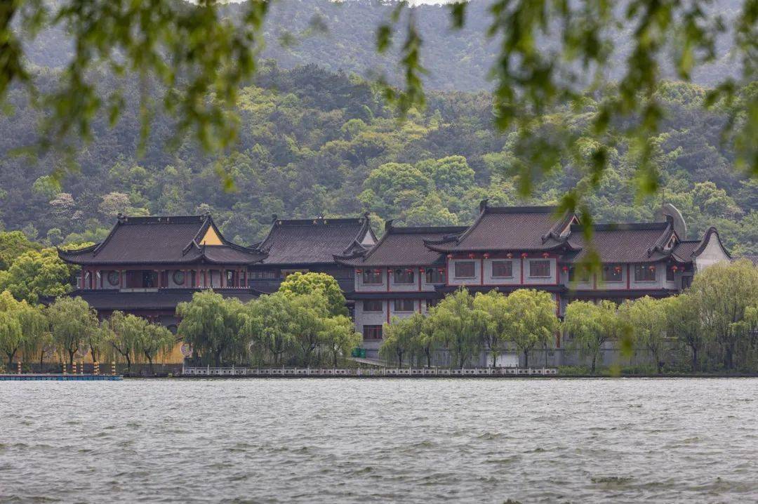 的文化底蕴位于烟波浩淼的东钱湖中心小普陀又名霞屿·小普陀景区你对