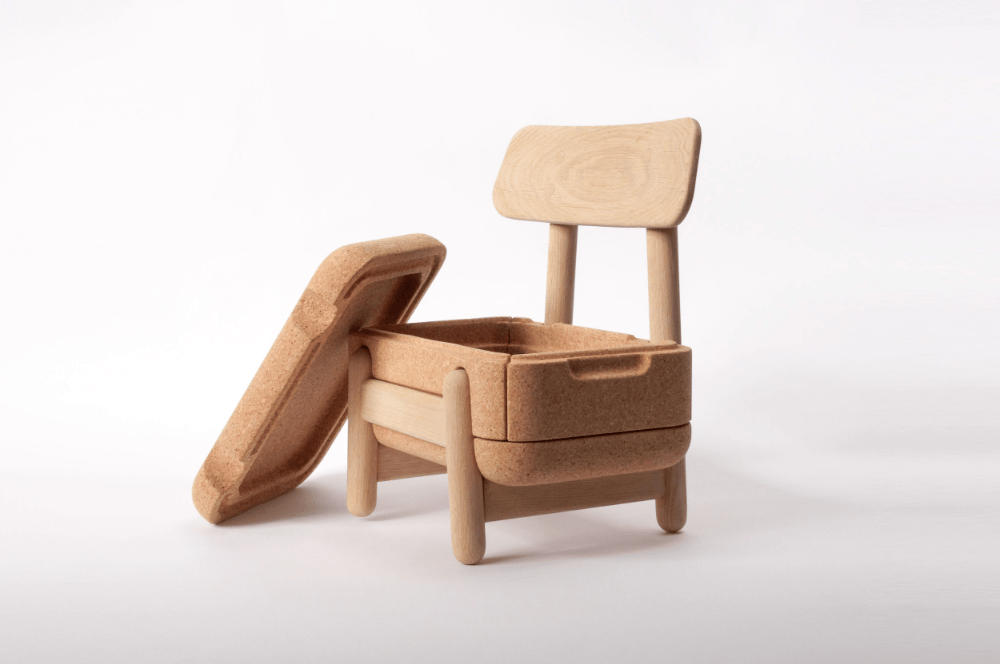 一张小小的板凳,吃饭,学习,玩耍……椅子承载了我们生活大部分场景的