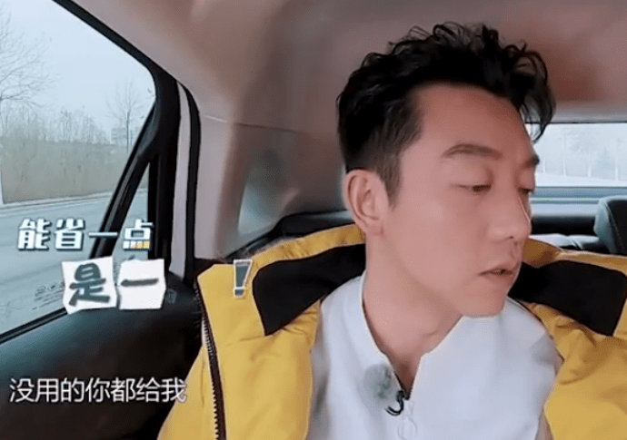 郑恺学步车二百多,后者反应太真实,网友:学步车没用_孩子_郑凯聊_baby