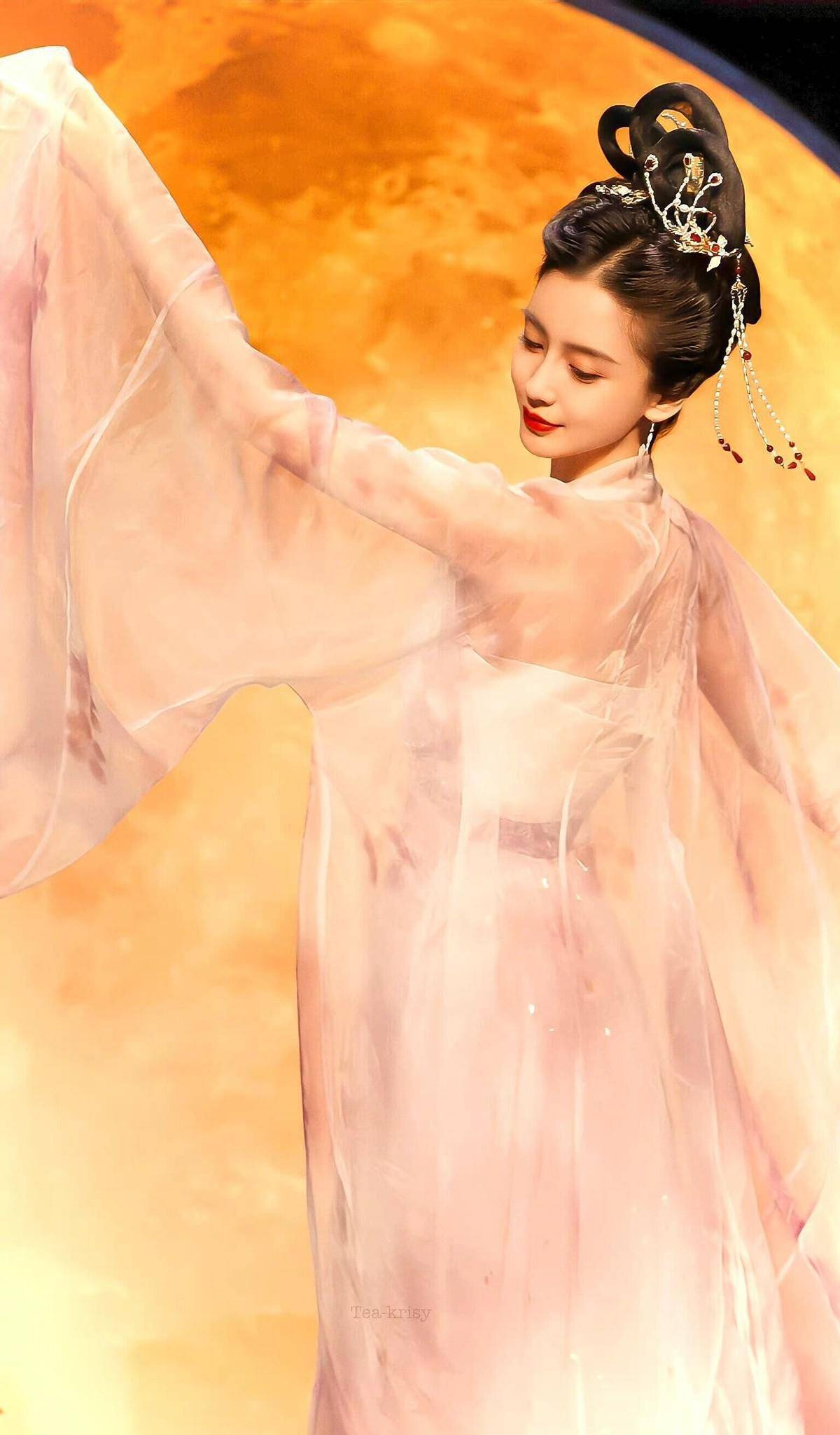 杨颖穿"汉服"模仿嫦娥,网友:让你模仿,没让你超越_造型_神话_仙子