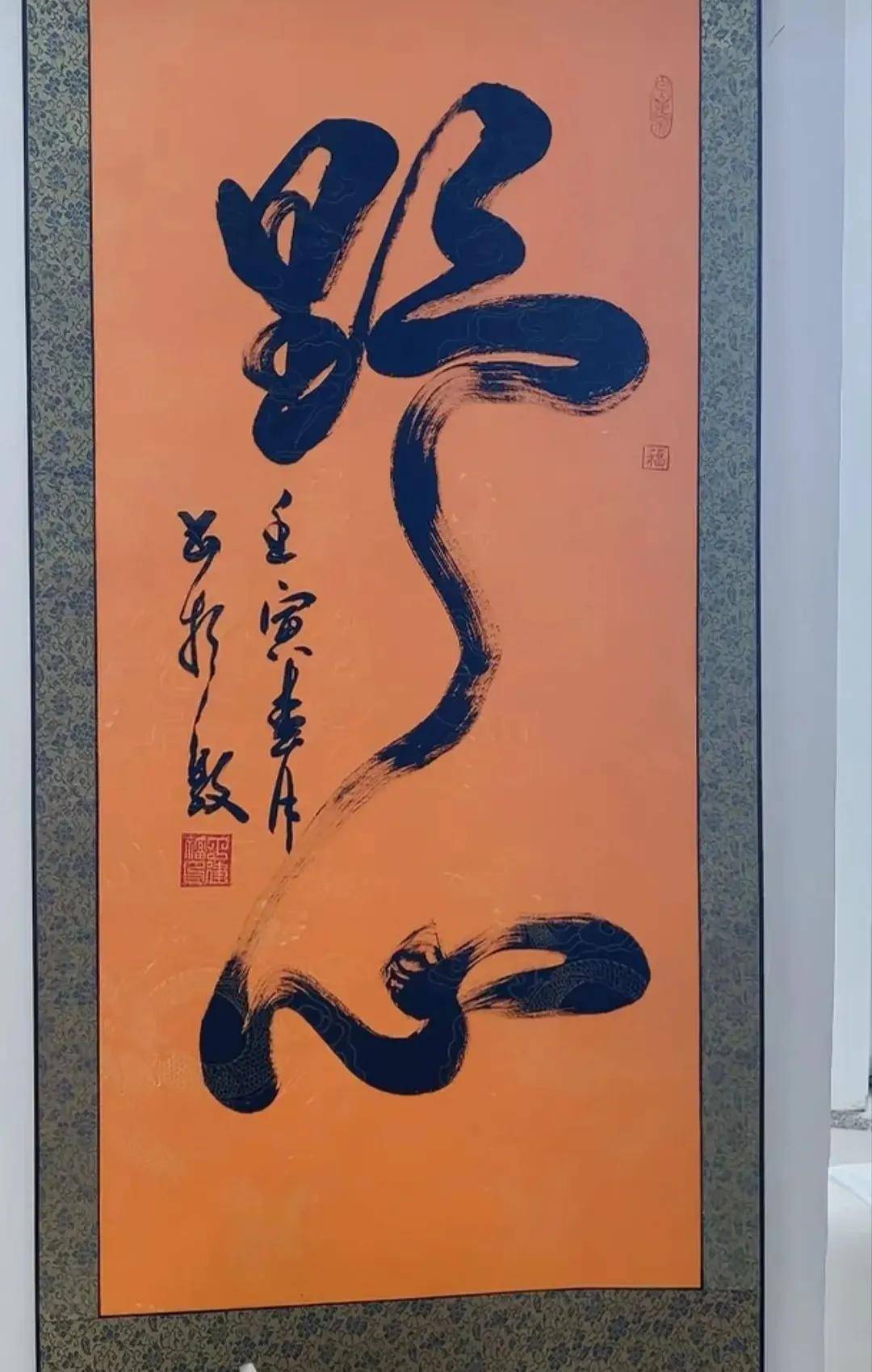 她是网红的老婆,仍旧爱着夜里给她敲门送水的大胡子男人_刘文文_直播