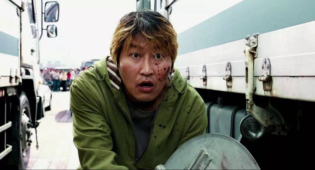 《寄生虫》导演科幻力作,深入黑暗极致讽刺,宋康昊神演技早有了_汉江