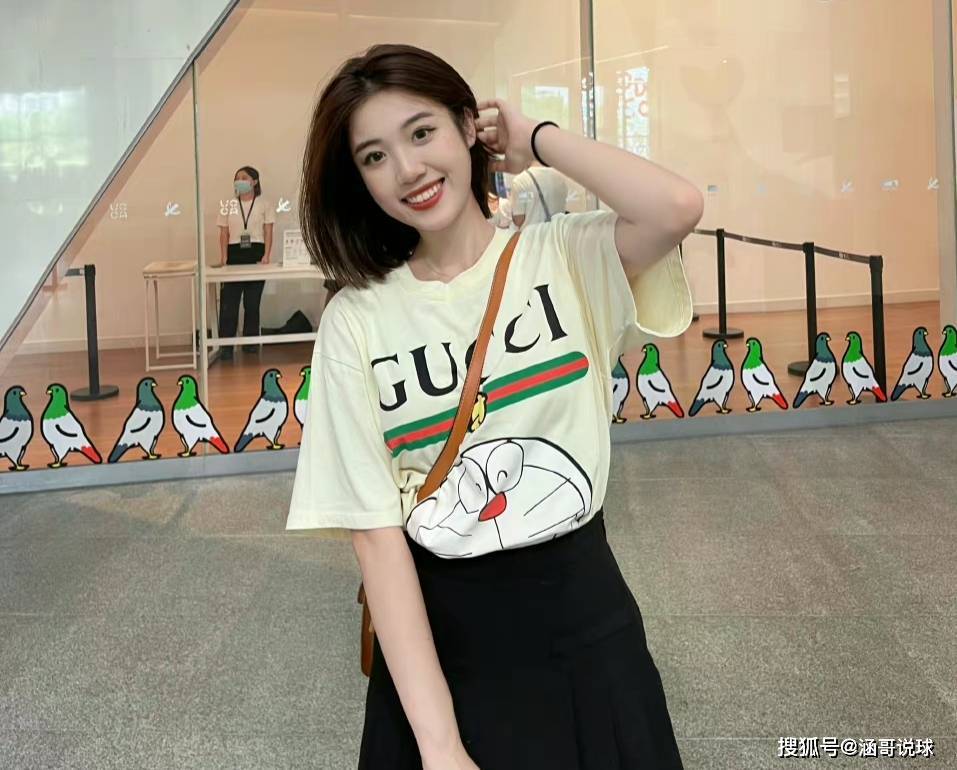 高诗岩女友晒看展日常 小高隔空秀恩爱宠成宝 杨鸣采访透露三信息