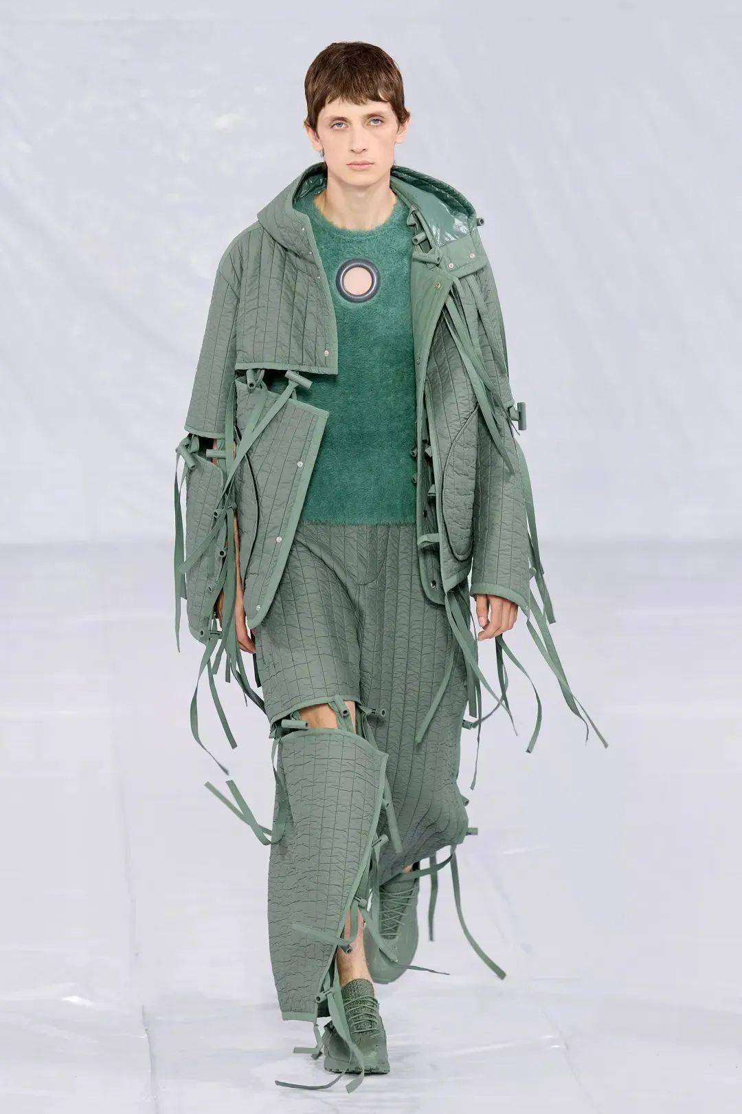 穿梭在美学,装置和功能性之间的男装鬼才—— craig green ss2023用