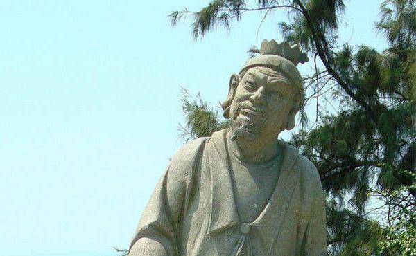 《荡寇志》开篇,梁山大寨的聚义厅就不明不白燃起熊熊大火,杏黄旗也被