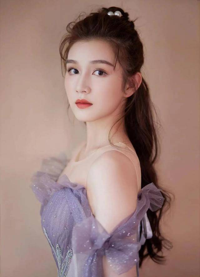 也希望陈思诚的前妻佟丽娅能早日找到如意郎君,毕竟已经分开了,还是过
