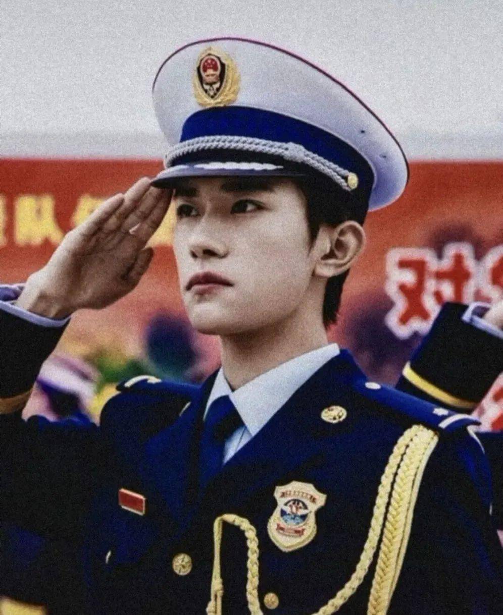 易烊千玺军装照,好a一男的!_题材_样子_电影