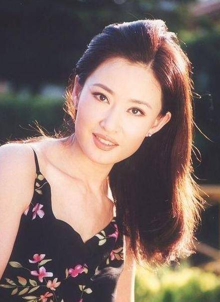 她一年拒演50部戏,曾经红过宋丹丹,因"喂奶门"退出娱乐圈_盖丽丽_时候