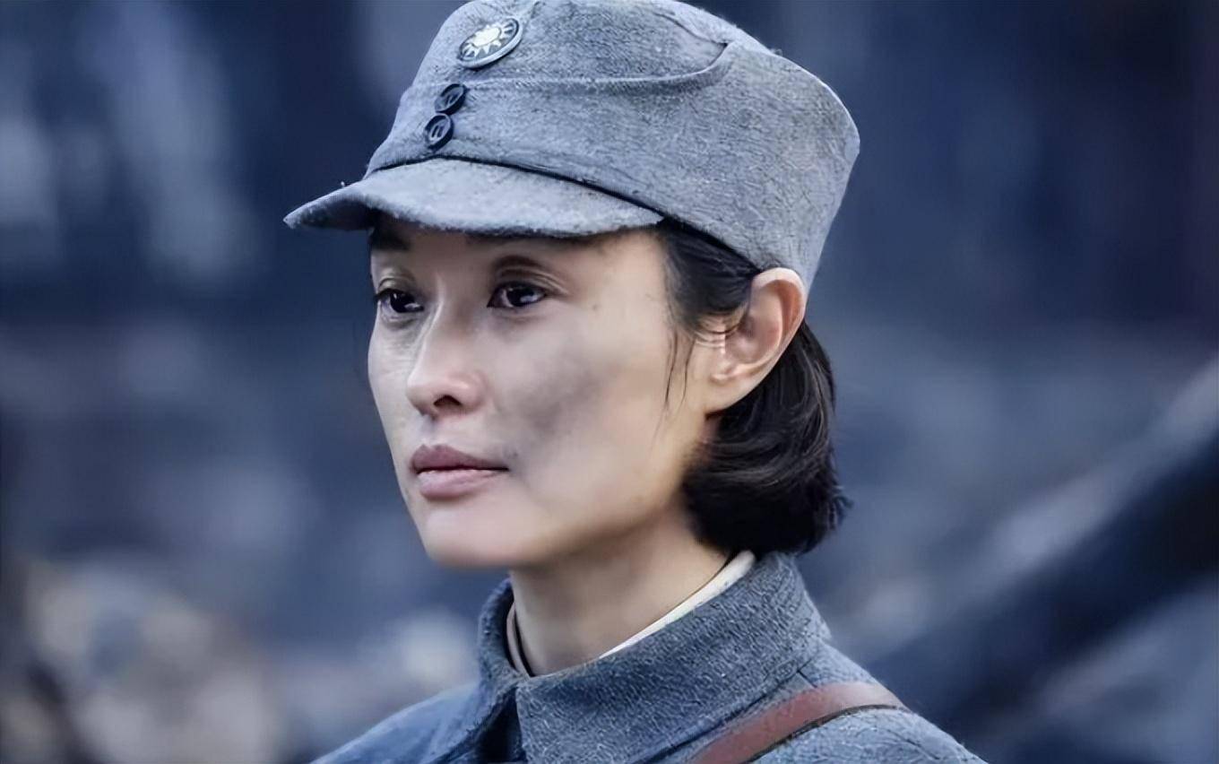 比如《刑警使命》中干练的刑警郝佳,还有《百团大战》中勇往直前的
