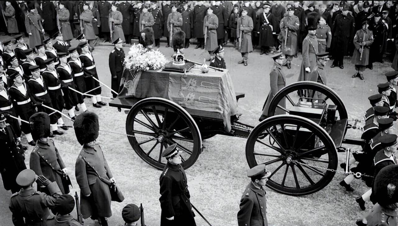 时隔57年英国再次举行国葬,仅两种人有权享有,却有两人拒绝国葬