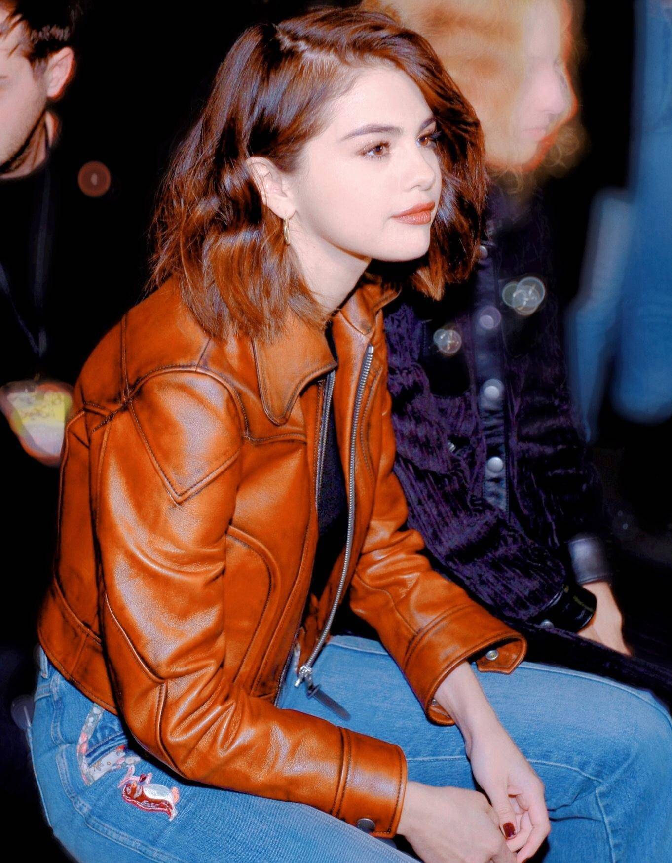 谁说穿搭一定要很花哨,selena gomez告诉你,简约造型也很时髦_感觉