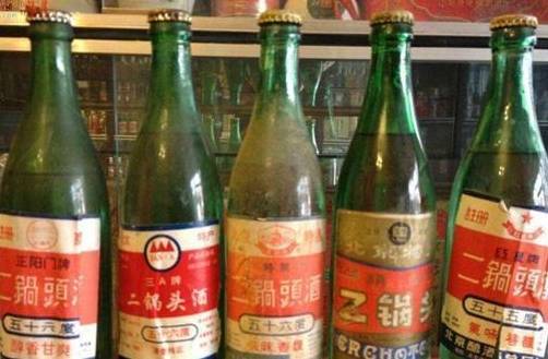 俄罗斯小伙来中国游玩，在商店买了几瓶二锅头，结账时：算错了？