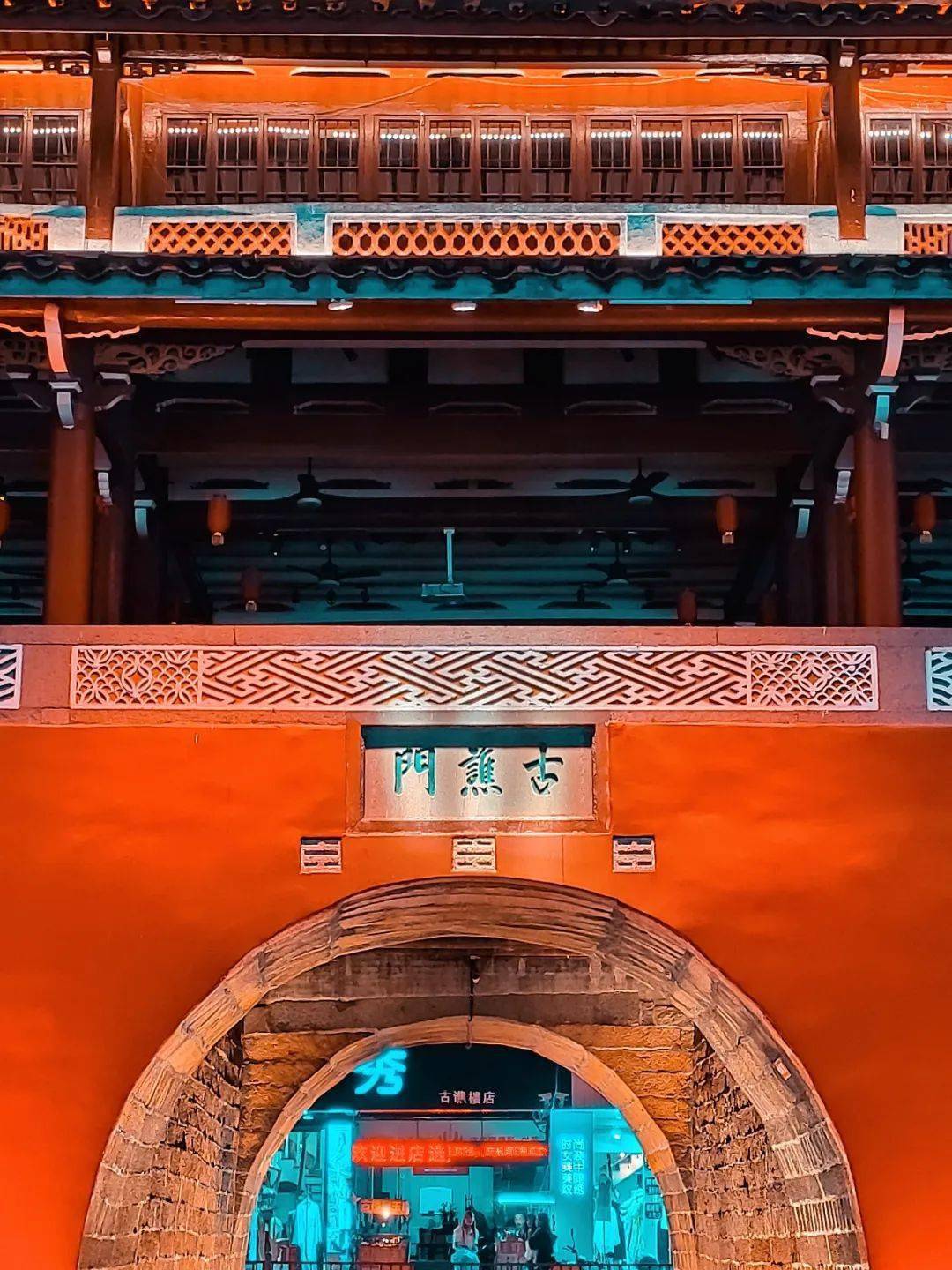 从湄洲岛回到莆田,古谯楼是老城的地理中心,城区东西方向的文献东街