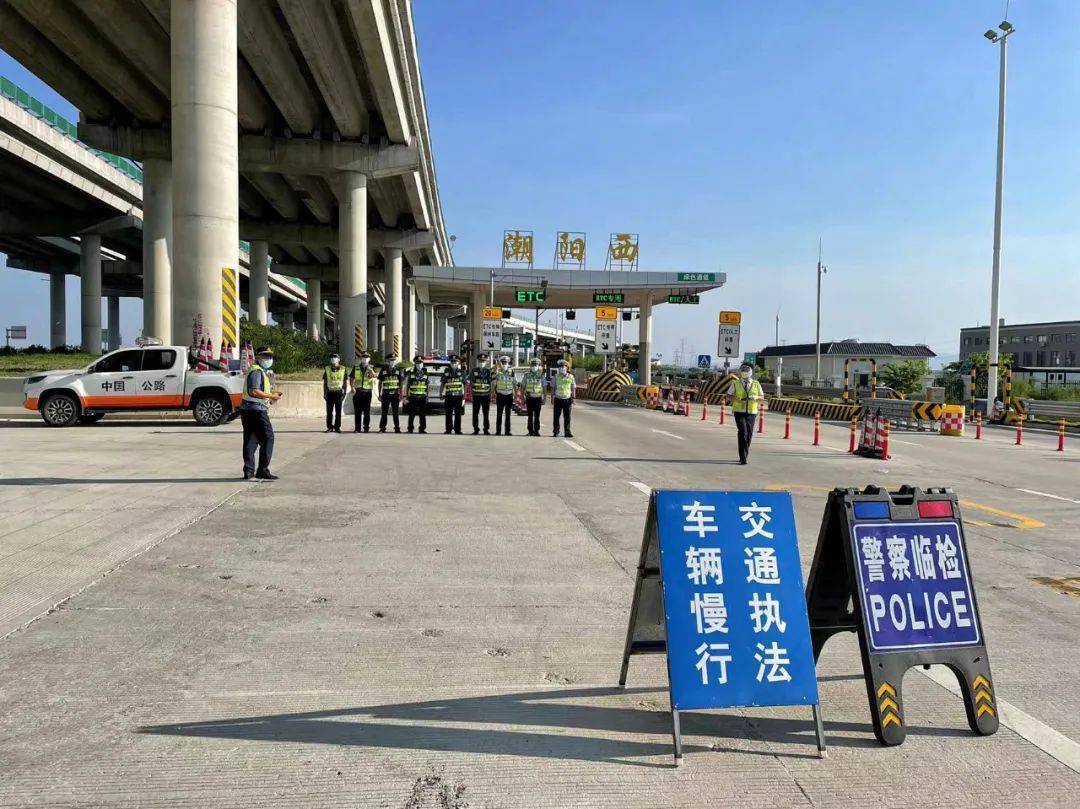 为群众出行创造良好道路交通环境,近日,交警高速公路大队潮汕环线中队
