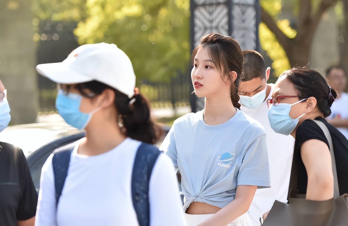 中戏北影开学场面,俊男靓女入校十分养眼,网友却说:脸盲症犯了_艺术