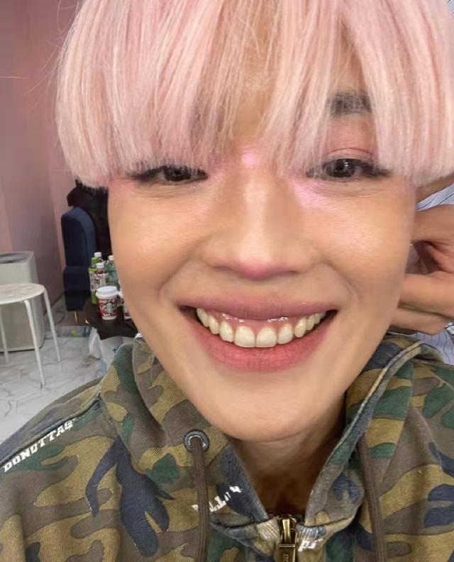 45岁舒淇晒怼脸自拍,面容憔悴显老态,自曝近期经常失眠_生活_女神