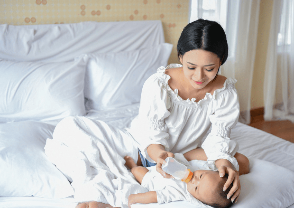 奶睡和哄睡哪种对宝宝好？4个方法改善孩子奶睡