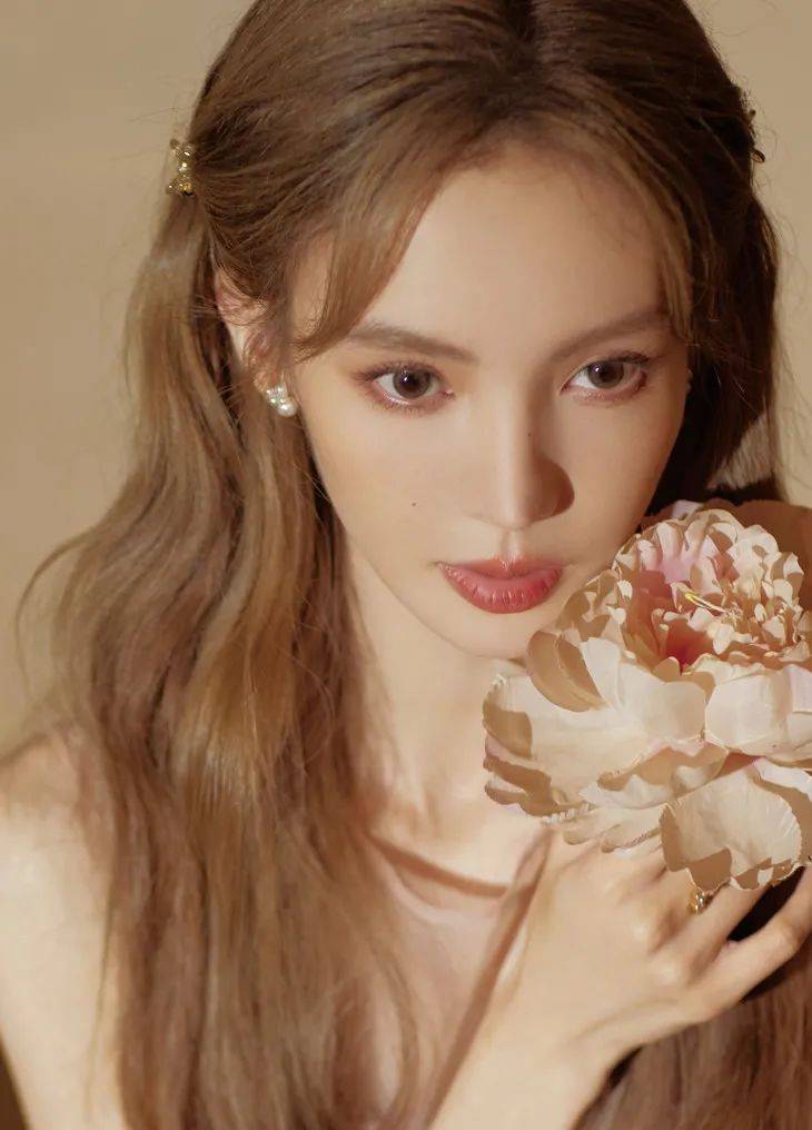 女明星都去央视批发"颜值巅峰"了_镜头_金晨_来自