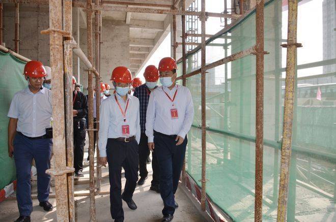 忻州市副市长耿鹏鹏莅临邦泰·天誉项目区观摩指导