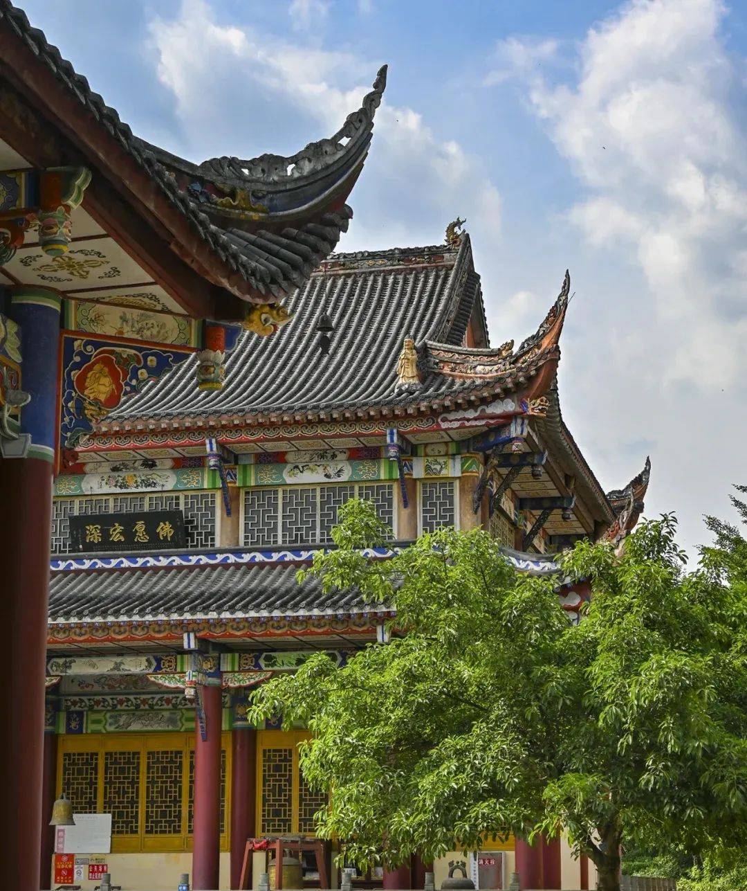 成都冷清的小寺庙只有3位僧人,很适合拍照!_寺院_白衣_佛门