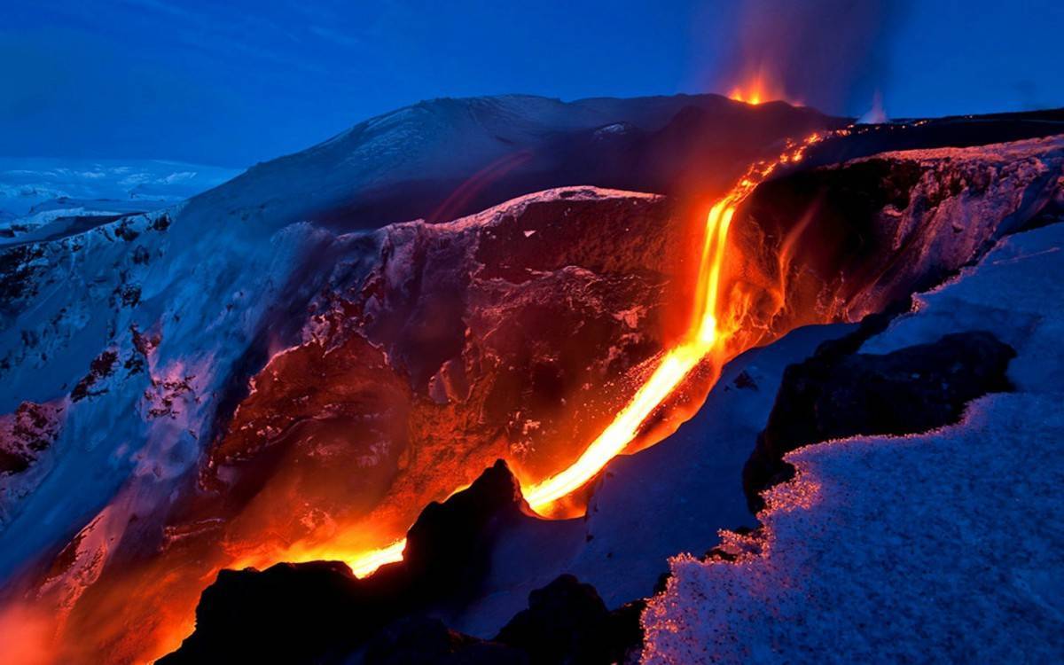 2天内汤加火山连续喷发八次,火山可怕吗?