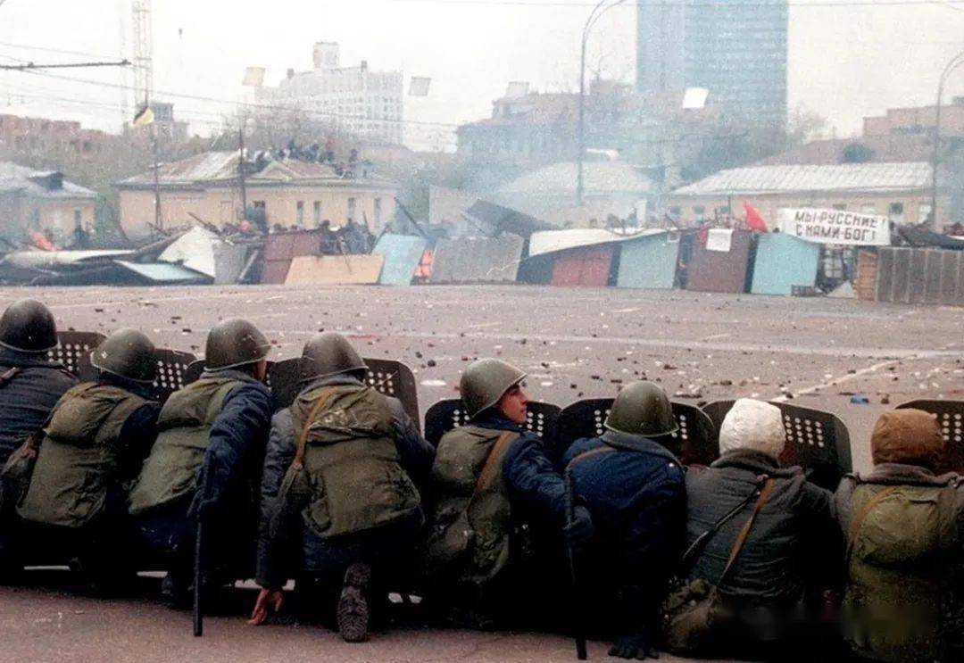 老照片:1993年莫斯科十月事件_议会_叶利钦_政府军