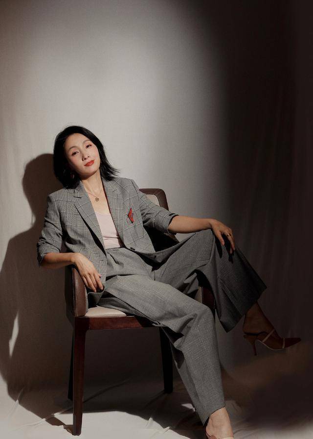 陶虹教你用心做女人,西装穿出高级感,沉稳又不失时尚_风格_版型_效果