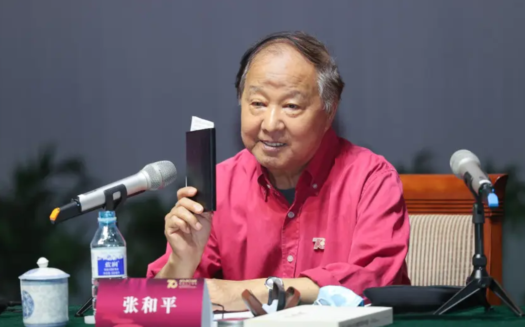 冯远征任北京人艺院长,老丈人是知名编剧,与大8岁老婆丁克至今