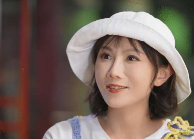 消失在广东观众视野多年的主持人李静雯,如今的她已经春归人老_节目