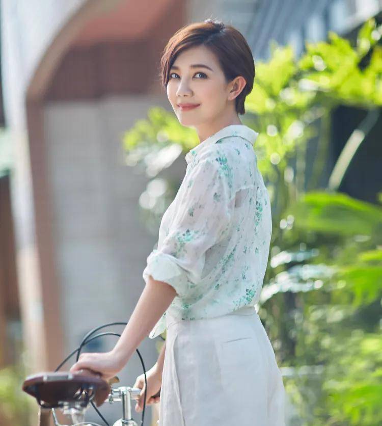 身高不超过1米6的女明星,每个都遮遮掩掩,太让人好奇了_资料_朱茵