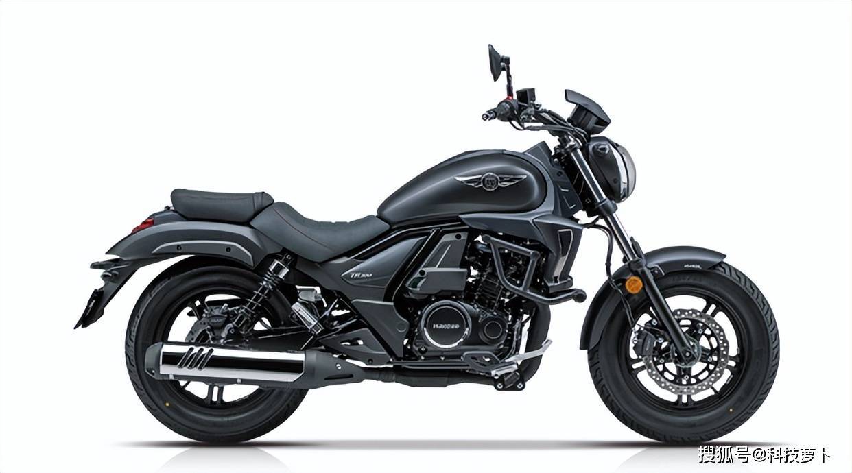 在价格方面,豪爵tr300有2个版本:都市版售价26680元,旅行版27980元