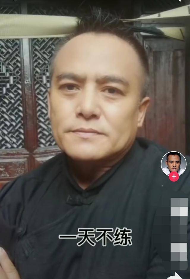 他曾出演《西游后传》的无天,十几岁便失去双亲,如