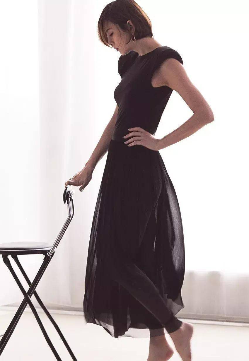 top1 菜々緒菜菜绪,本名荒井菜々绪,国外女模特,艺人,演员.