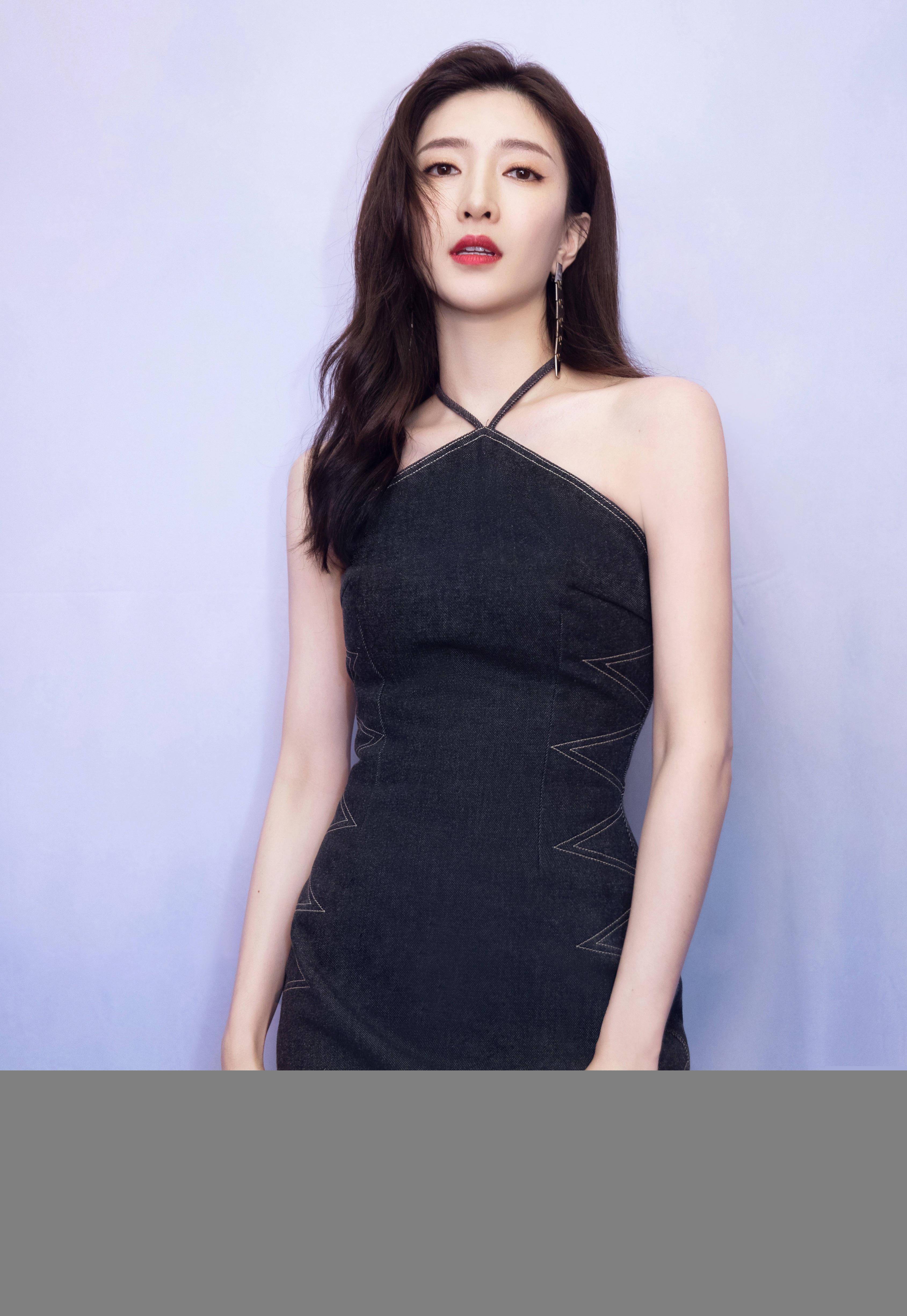 戏中独立自主王漫妮戏外美腻温柔江疏影机场街拍都这么女神