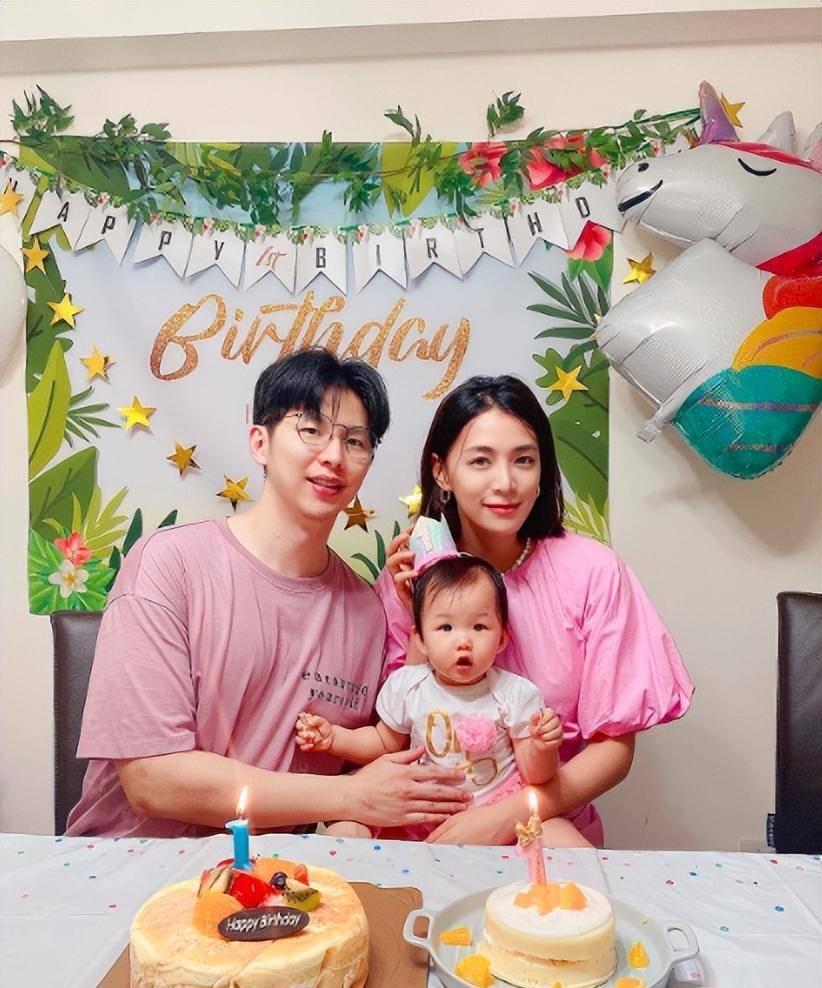 戴传家宝婚戒连换三套婚纱,婚宴55桌众星到场_王思平_老公_女儿