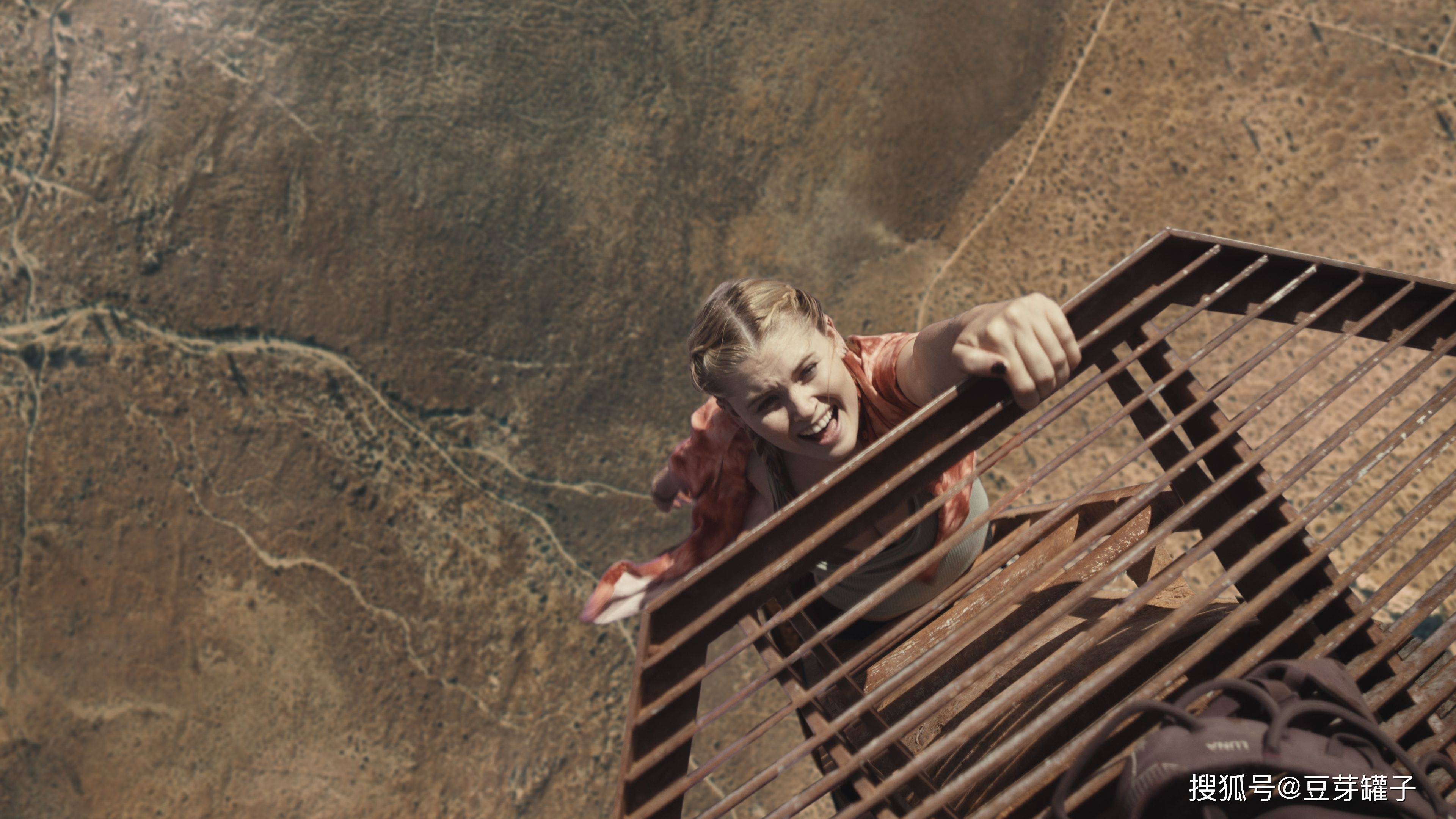 《坠落》,一部波涛汹涌的小成本电影,题材有趣,剧情反转,强推_贝琪