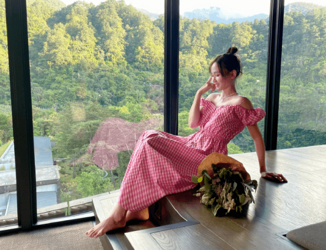 与粉丝热聊状态少女,alan偷瞄老婆好甜_乔任梁_口罩_外套