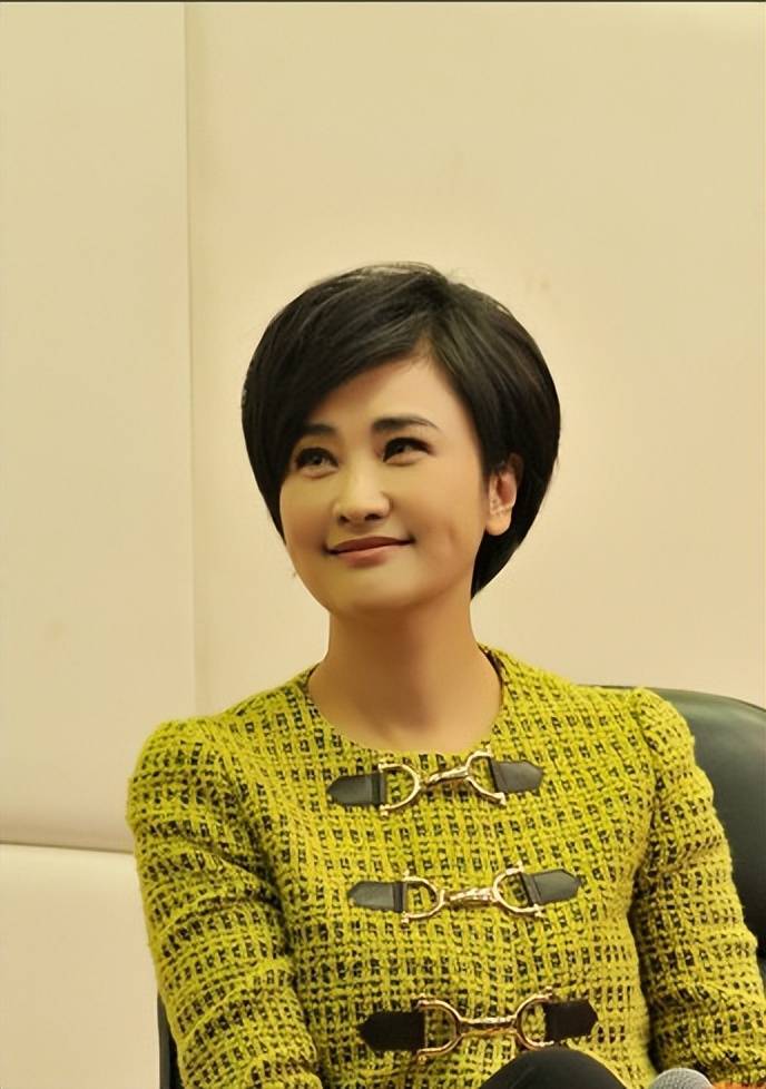 著名主持人吴小莉:36岁做妈妈,牵挂远在浙江的哥哥和妈妈_中国香港