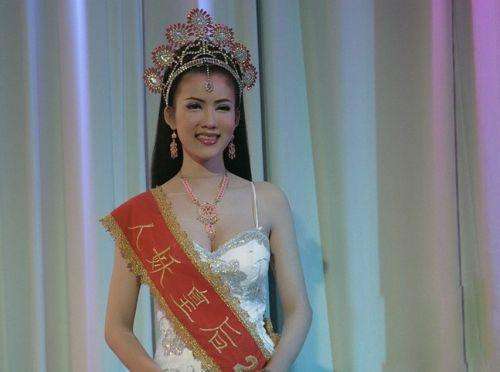 当年红透泰国的人妖皇后，被中国土豪小伙娶走后，如今过得怎样？